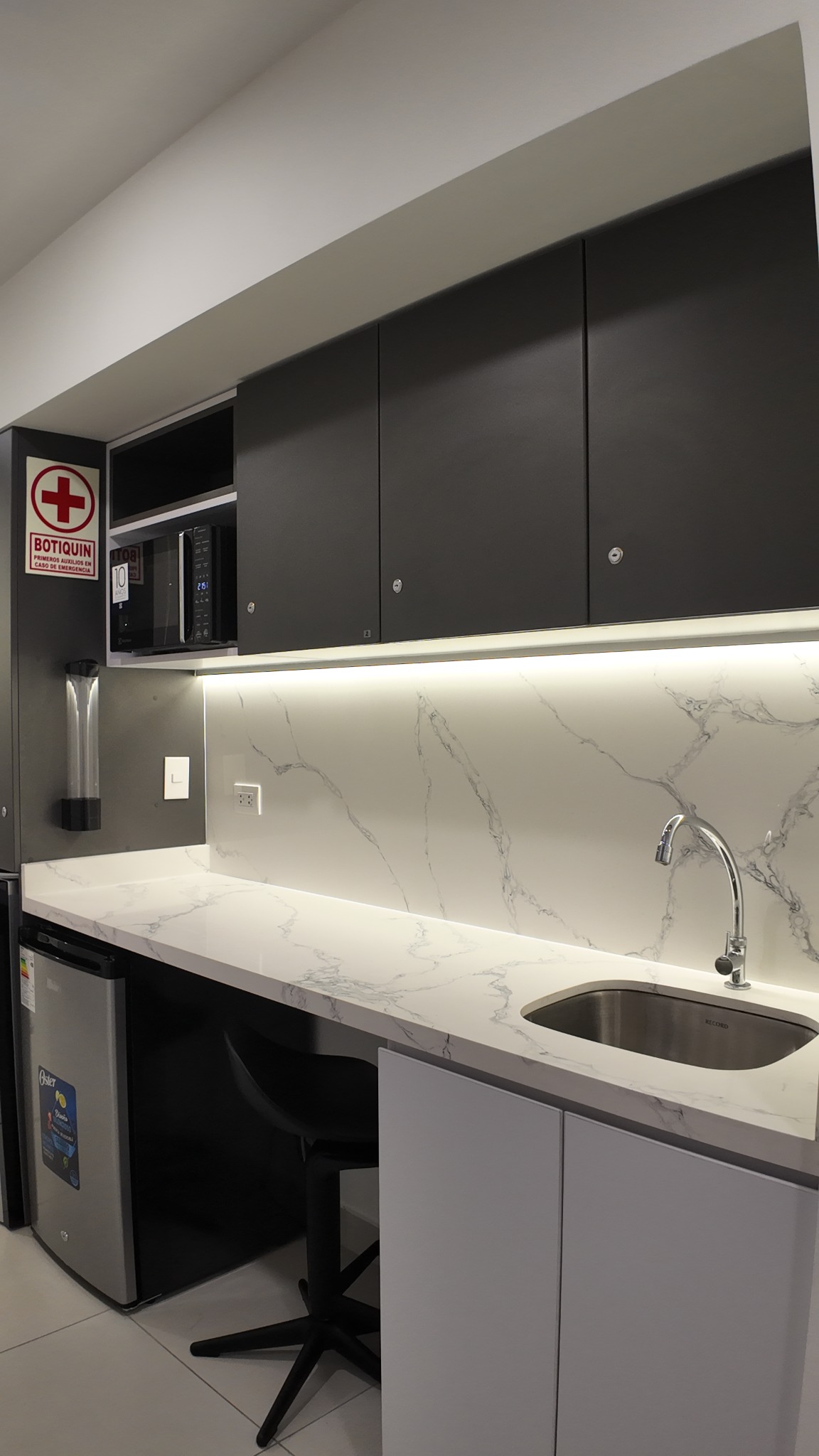 Kitchenette equipada
